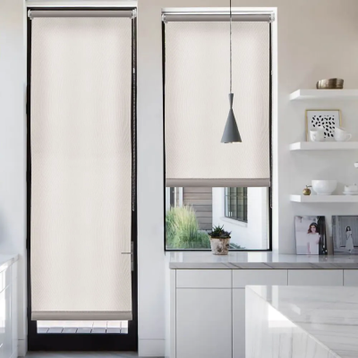 Рулонные шторы однотонные Лайт для балконной двери цвет бежевый Рулонные шторы однотонные Лайт для балконной двери цвет бежевый