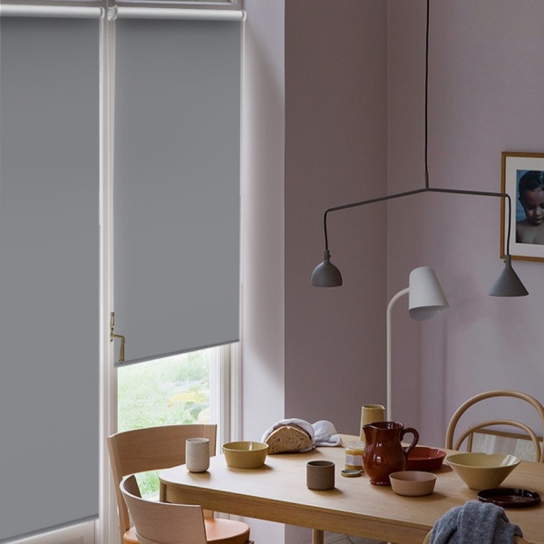 Рулонные шторы блэкаут LUX для балконной двери цвет серый Рулонные шторы блэкаут LUX для балконной двери цвет серый