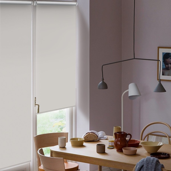 Рулонные шторы блэкаут LUX для балконной двери цвет бежевый Рулонные шторы блэкаут LUX для балконной двери цвет бежевый