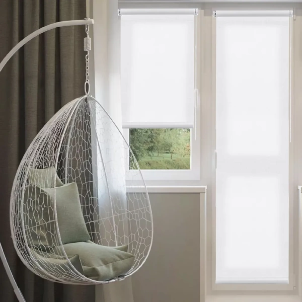 Рулонные шторы однотонные Бонд для балконной двери цвет белый Рулонные шторы однотонные Бонд для балконной двери цвет белый