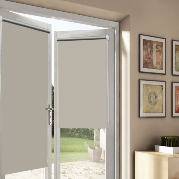 Рулонные шторы блэкаут отражающий Латте для балконной двери Рулонные шторы блэкаут отражающий Латте для балконной двери