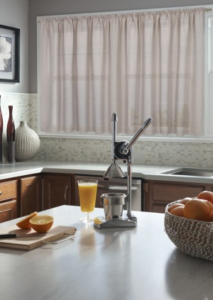 Короткие шторы для кухни: Подборка реальных фото интерьеров
